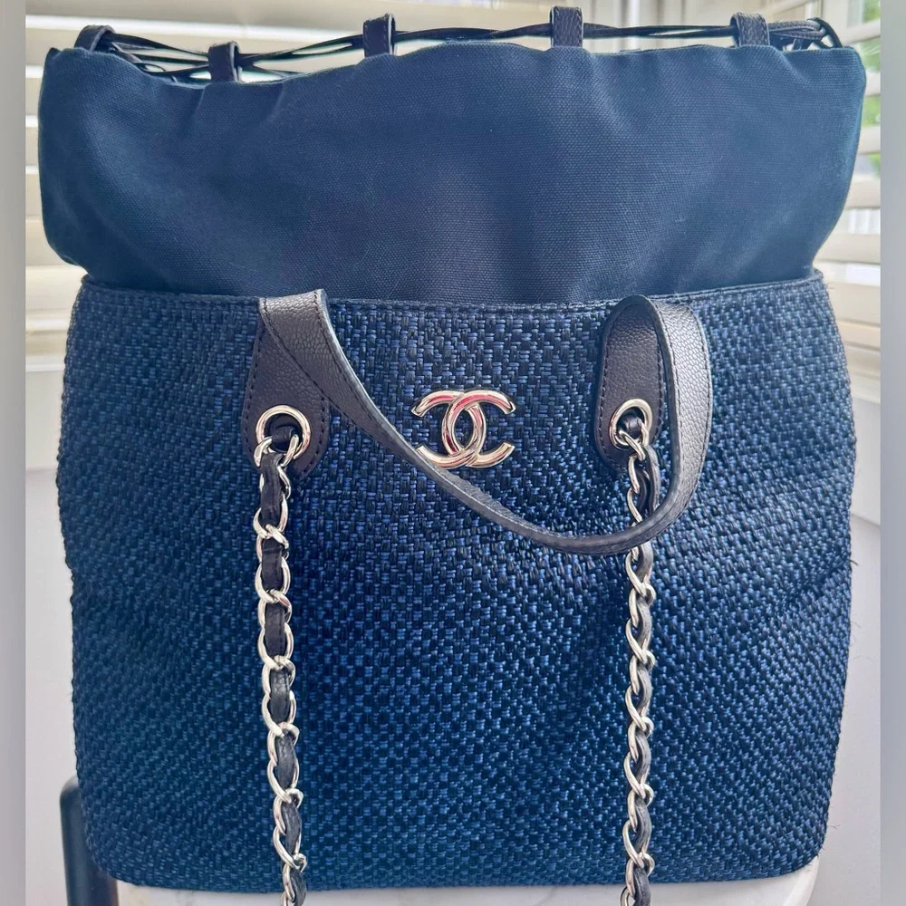 CHANEL Bag - Picture 10 of 15